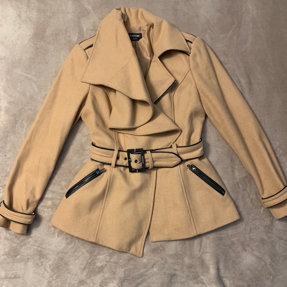 Belted short wool coat